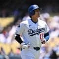 ドジャースが疑惑の判定でピンチを広げ、先制点を献上「完全に当たってますね」伊東勤氏が指摘