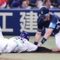 あってはならないプレーが…延長11回、2死満塁でまさかの一塁牽制死　勝負所で見えた西武と中日の「明確な差」