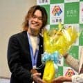 五輪スノボ銀の山田選手　妙高で表彰式「実はビビリ。次は金めざす」