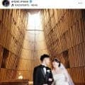 「美しい」「完璧な写真」元“ワタガシ”東野有紗、純白ドレスの挙式姿に反響「素敵な新郎新婦」