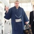 フランス高級バック手に安青錦がパリ公演に出発「自分らしく、いい相撲を取れたら」大の里、若隆景、熱海富士らが羽田空港に集結