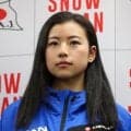 【スノボ】ミラノ金の戸塚優斗と結婚の今井胡桃さん、黄色の花束持ち波打ち際で幸せ２Ｓ披露