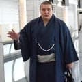 「エルメスだよ　かっこいい」安青錦、パリ公演へ向かう機内へ仏高級ブランドのトートバッグ持参