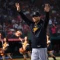 絶好調の巨人・橋上監督代行　戸郷を絶賛「見事でしたね。最後も外野を前進させて何とかみんなで完封させようと」