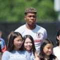 【Ｗ杯】鈴木彩艶、“メンター”南野拓実の言葉に感謝「チャレンジャー精神が大事だなと。いいスピーチを聞けて気が引き締まった」