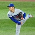 山本由伸、黒縁サングラス＆ブラックTシャツで球場入り　大谷翔平、佐々木朗希はキャップショット