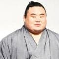 大相撲　パリ公演で「おにぎり君がクロワッサン食っとる」隆の勝×クロワッサンに大反響「最高のおにぎりスマイル」「縁起良さそう」