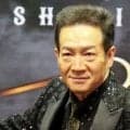 ６５歳がスラリ右足ハイキック　田原俊彦が始球式でノーバン投球披露　国歌も独唱、美声響かせる