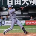 【阪神】大山悠輔が藤川監督と笑顔でタッチ　本塁打テラスに先制７号ソロ　不振の５番お目覚めか
