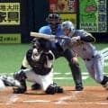 阪神　「熊谷の１ミリ」　絶妙なバントが一塁線上にギリギリ残して内野安打　投手のスチュワートはファウルのアピールも梅木球審は「フェア！」とコール