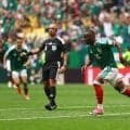 地元メキシコのキニョネスが今大会第1号ゴール！前半９分ハイプレスから右足一閃