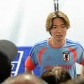遠藤航離脱で涙のミーティング　「残念で無念」長友が言葉詰まらす