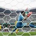 サッカーＷ杯開幕　地元メキシコが完勝　退場者3人の荒れた試合に