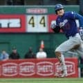大谷翔平が左ひざの炎症で七回に途中交代　三回に13号本塁打を放つ