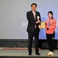 フィギュア中井亜美選手に新潟市スポーツ大賞　地元リンクでにっこり