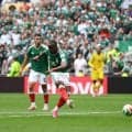 「スピードえぐい！」W杯の“爆速オープニングゴール”に騒然！メキシコ代表FWが股抜き弾→アフリカ最強GKも唖然「振りが速い」