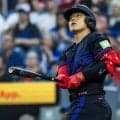 超特大弾に同僚ゲレーロJr.も「3階席だぞ」と呆然　巨人からの移籍1年目で発揮される岡本和真の“真価”に米識者も愕然「球団は補強戦略に満足している」