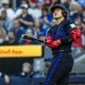 岡本和真の特大弾に「なんてこった！」米“呆然”　3階席まで飛び込む特大アーチに「あの巨大なスタジアムで…」「まさに怪物」