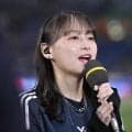 ｢影ちゃんアウェイユニ似合ってるな｣日本代表の“勝利の女神”が現地入り＆大人気白ユニ姿を披露！｢コメントが専門家過ぎて｣｢勝利の女神がいるんだから勝てるよね｣