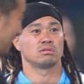 何が起きた？“お祭り男”田中パウロ淳一、ピッチ上で身ぐるみ剥がされまさかのパンイチに「この人吉本ですか？」「パンツでちゃんと宣伝してる」ファン爆笑