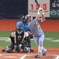 阪神・ドラ１立石がプロ入り初の代打出場　低めの変化球に空振り三振　そのまま守備に就く