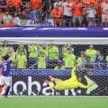 本田圭佑、ＶＡＲ後も判定への不満タラタラ「あかんやん、これ」「ファウル！」「審判ちゃんと見とけ」