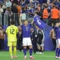 【Ｗ杯】日本代表、無念の離脱の前主将・遠藤航の思いも胸に戦い抜く　試合前にビデオメッセージ　背番号６のユニホームがベンチ入り