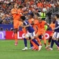「公式の人違い？」「鎌田の1mmやん」日本代表まさかの“得点者訂正”にSNS騒然！小川航基→鎌田大地の連続技が「マンガみたい」