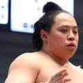 エッフェル塔をバックに美しすぎる四股、人気力士に「スゴい所で踏みましたね」「着物が可愛い」大相撲パリ公演