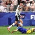 場内騒然！ドイツ代表のエース、独走ドリブル→狙い澄ました“圧巻ループショット”炸裂「エグいって」「無慈悲すぎる」FWハヴァーツ、ゴールラッシュを締めくくる一撃