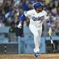 ロバーツ監督の采配的中！ロハスのソロで勝ち越し「代打大成功ですね」新井宏昌氏も絶賛の一振り