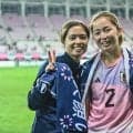 これが本物のユニフォーム女子!?｢二人とも冨安ユニや！｣｢尊い｣なでしこジャパンの“仲良しコンビ”が日本代表を現地ダラススタジアムで応援！｢代表への愛を感じる｣