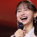 「かわゆす！！！」日本代表ユニの25歳女優、胸を大きく張り“笑顔満開”…「目力ハンパないって〜」【W杯】
