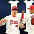 背中に折り鶴、胸には虹　広島カープ、ピースナイターのユニホーム