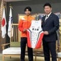 富士通長距離の浦野雄平が日本記録越えへ「思い切っていかないと出る意味が無い」９月のベルリンマラソンで狙う…川崎市を表敬訪問