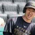 【阪神】近本光司が軽快ダッシュでファン喜ばす　左手首骨折から2カ月半