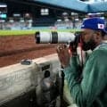 親日家のディアンドレ・ジョーダンが大谷翔平を激写…日の丸＆カタカナキャップで“カメラマン”に挑戦