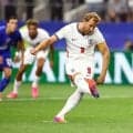 【Ｗ杯】イングランドがＦＷケインの蹴り直しのＰＫで先制　モドリッチがエリア内でファウル…クロアチアと優勝候補同士いきなり激突