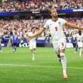 【Ｗ杯】イングランド、ＦＷケイン２点目で再びリード　やり直しＰＫに続きＣＫから鮮やかヘッド…最多リネカーに並ぶ通算１０点目
