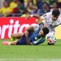 カメラマンと衝突のウズベキスタン選手が謝罪のシャツを贈る
