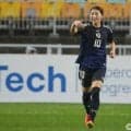 ｢主役のような美しさ｣なでしこ塩越柚歩、つや肌で女優オーラ全開！透け感上品なお呼ばれドレス姿でサッカー仲間の挙式に参列