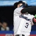 ヤクルト・内山壮真が緊急交代　五回のダイビングキャッチでグラウンドに激しく体を打ち付けて負傷か　左肩付近を押さえる仕草見せる