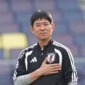 「やっぱりキックうまい」森保監督の２歳孫が代表ユニ姿でボール蹴る“可愛すぎ動画”に反響