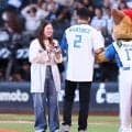 彼女は感涙　エスコンでサプライズ「プロポーズ大作戦」　告白男性は見事ストライク投球　スタンドも祝福の大拍手