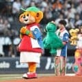 【日本ハム】Eテレ「ザ・ウェイキー・ショウ」のウェイキーがファーストピッチ「ありがとー！」