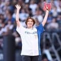 「さすがアスリートいい球投げるな」五輪沸かせた氷上の美女が見事なノーバン投球　反響「相変わらずお美しい」「めっちゃ綺麗でかっこいい」「顔ちっちゃー」