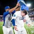 「壮大なエンディング」ラッシングが浴びた歓喜の氷水→先輩達もみんな笑顔で祝福　米ファン感動のワンシーン「これはムービーだ」「大谷もきっと笑顔に」