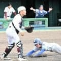試合直前にケガ　三塁手が急きょ捕手に　連合チームは「何でもやる」
