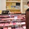 球児に技術と心構えと豚肉を　三重で元プロ選手が営むとんかつ屋さん