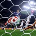 FW上田がW杯初ゴール“綺世キャノン”代表17点目で初のミドル弾「鬼門」２戦目の勝利へ２点目